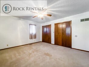 506 W 36th Ave in Hutchinson, KS - Building Photo - Building Photo