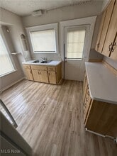 10002 Parkview Ave in Garfield Heights, OH - Building Photo - Building Photo