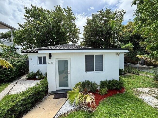 1933 SW 17th Ct in Miami, FL - Building Photo - Building Photo