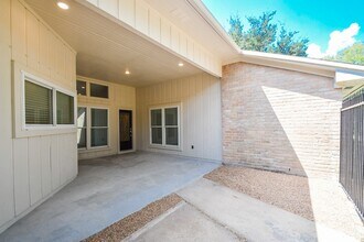 16117 De Lozier St in Jersey Village, TX - Foto de edificio - Building Photo