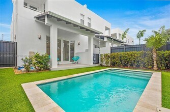 3655 SW 26th St in Miami, FL - Building Photo - Building Photo