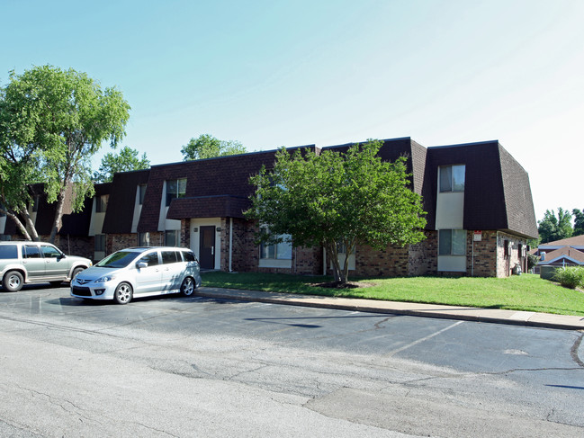 Surrey Apartments in Memphis, TN - Building Photo - Building Photo