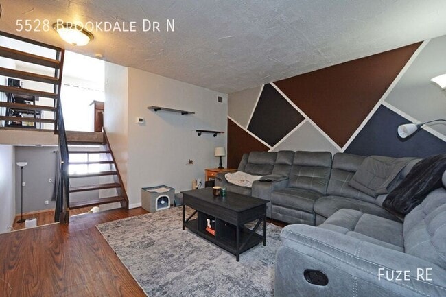 5528 Brookdale Dr N in Minneapolis, MN - Building Photo - Building Photo