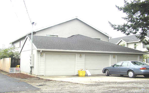 12308 SE Kelly St in Portland, OR - Foto de edificio