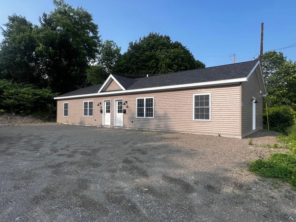 424 Hancock St, Unit B in Bangor, ME - Building Photo