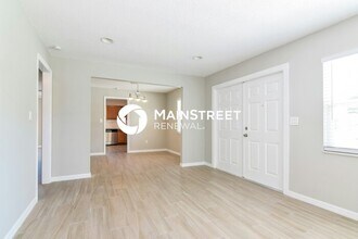 2112 Sylvester Ct in Lakeland, FL - Foto de edificio - Building Photo