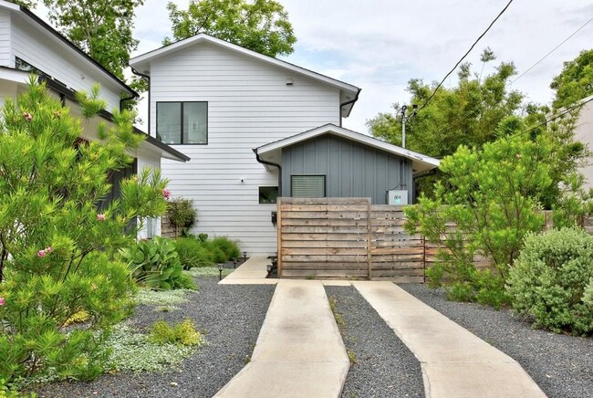 property at 804 W Oltorf St