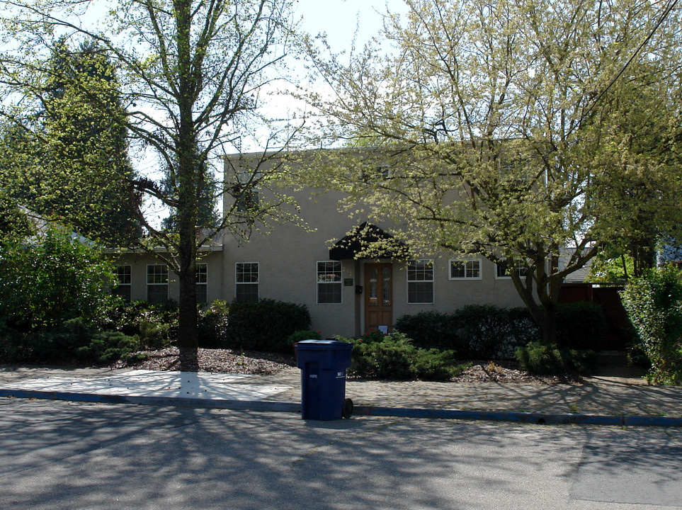 212 Tucker St in Healdsburg, CA - Building Photo