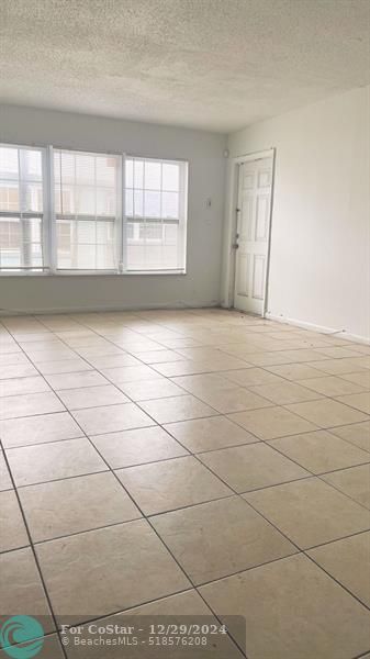 5740 NW 27th Ct in Lauderhill, FL - Foto de edificio - Building Photo