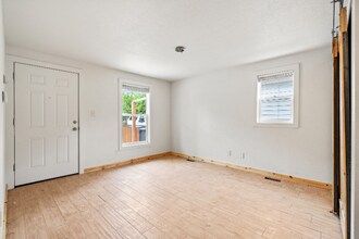 514 E 1st St in Loveland, CO - Foto de edificio - Building Photo