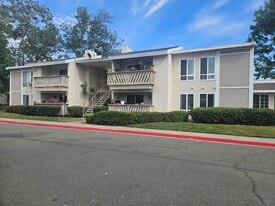 512 Sandalwood Pl in Escondido, CA - Building Photo