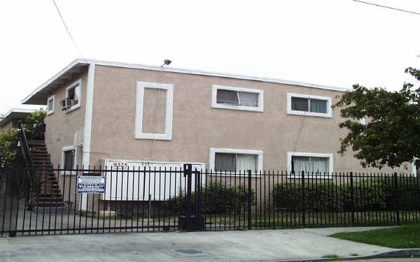 9325 Sylmar Ave in Panorama City, CA - Building Photo - Building Photo