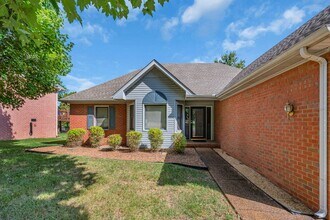 115 La View Rd in Hendersonville, TN - Foto de edificio - Building Photo