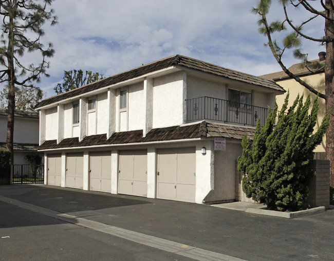 El Syd Apartments in Costa Mesa, CA - Building Photo - Building Photo