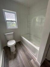 23 Taylor St, Unit 102 in Biddeford, ME - Foto de edificio - Building Photo