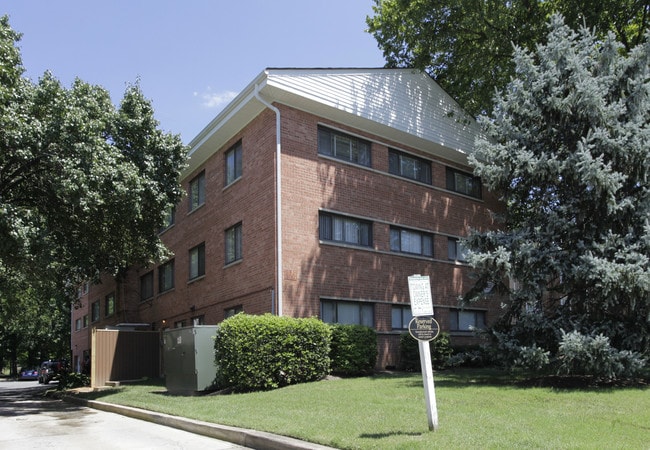 Washington Blvd Apartments in Arlington, VA - Foto de edificio - Building Photo