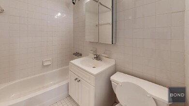 350 E 76th St in New York, NY - Building Photo - Building Photo