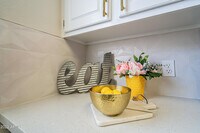 600 Grove Pky photo'