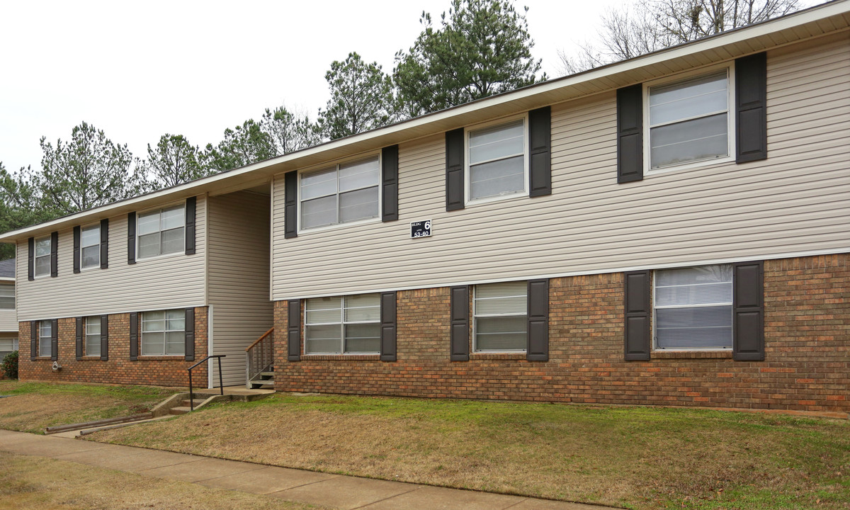 Field Crest Apartments in Tuscaloosa, AL - Building Photo