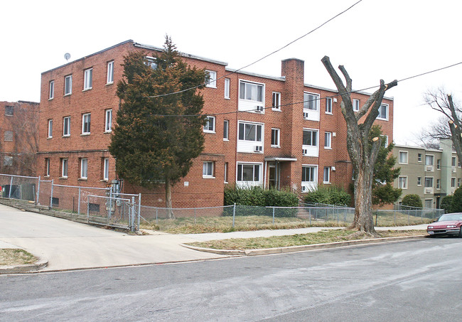 2826 Hartford St SE in Washington, DC - Foto de edificio - Building Photo