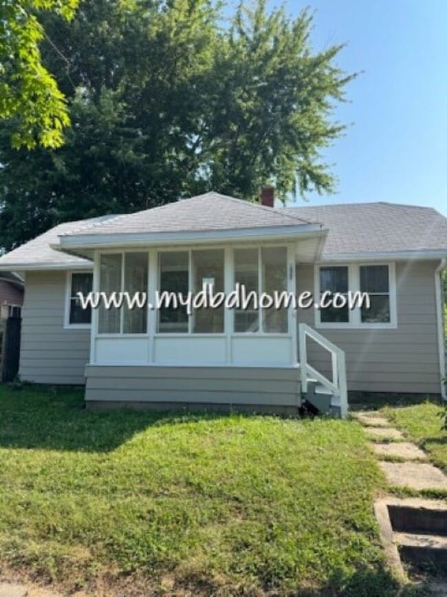 property at 2515 Raymond St