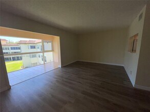 4200 Crystal Lake Dr in Pompano Beach, FL - Building Photo - Building Photo