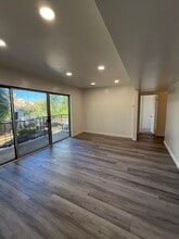 14850 Hesby St, Unit 203 in Sherman Oaks, CA - Building Photo - Building Photo