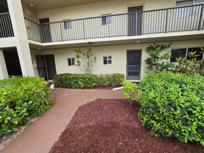 7960 NW 50th St in Lauderhill, FL - Building Photo - Building Photo