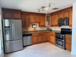 2300 Saphire Ct in Kissimmee, FL - Building Photo - Building Photo