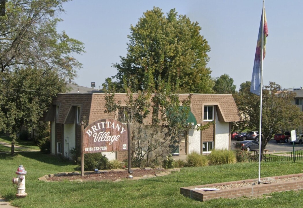 Brittany Village Apartments in St. Joseph, MO - Building Photo