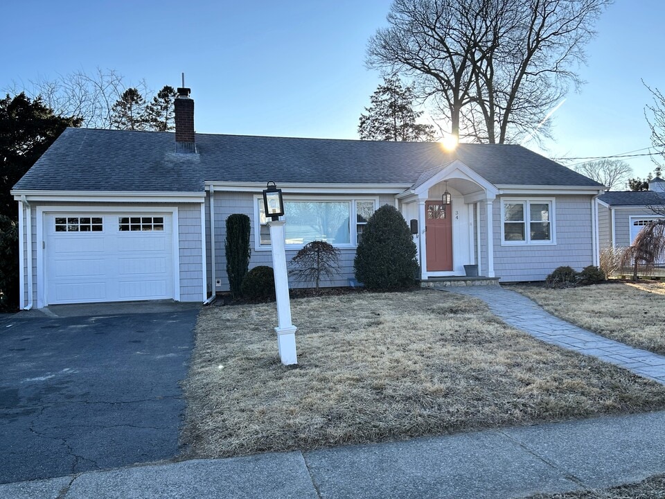 34 Kirkside Ave in Milford, CT - Building Photo