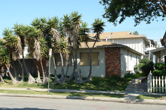 734 Shalimar Dr in Costa Mesa, CA - Building Photo - Building Photo