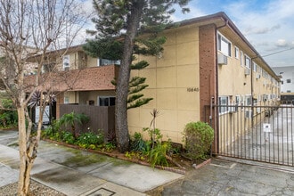 10840 Hortense St in North Hollywood, CA - Foto de edificio - Building Photo