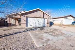 2439 Harrod Ave in Kingman, AZ - Building Photo
