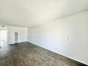 8900 Baring Cross St in Los Angeles, CA - Building Photo - Building Photo