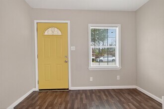 709 Center St in Richmond, TX - Foto de edificio - Building Photo