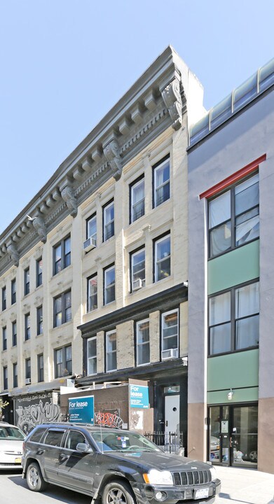 225 S 1st St in Brooklyn, NY - Building Photo