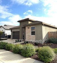 12256 Alamosa Dr in Rancho Cordova, CA - Building Photo - Building Photo