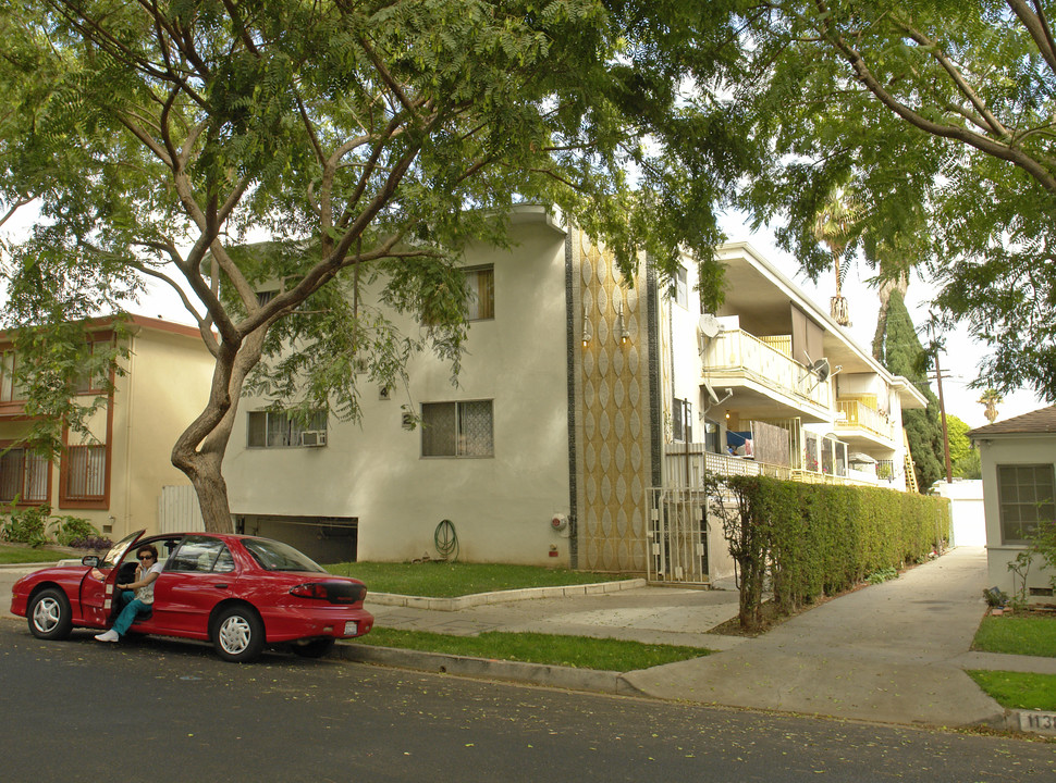 1142 N Fuller Ave in West Hollywood, CA - Building Photo