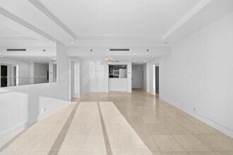 251 Crandon Blvd in Key Biscayne, FL - Building Photo - Building Photo