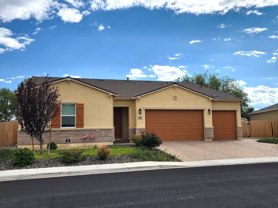 2243 Butte Creek Dr in Sparks, NV - Foto de edificio