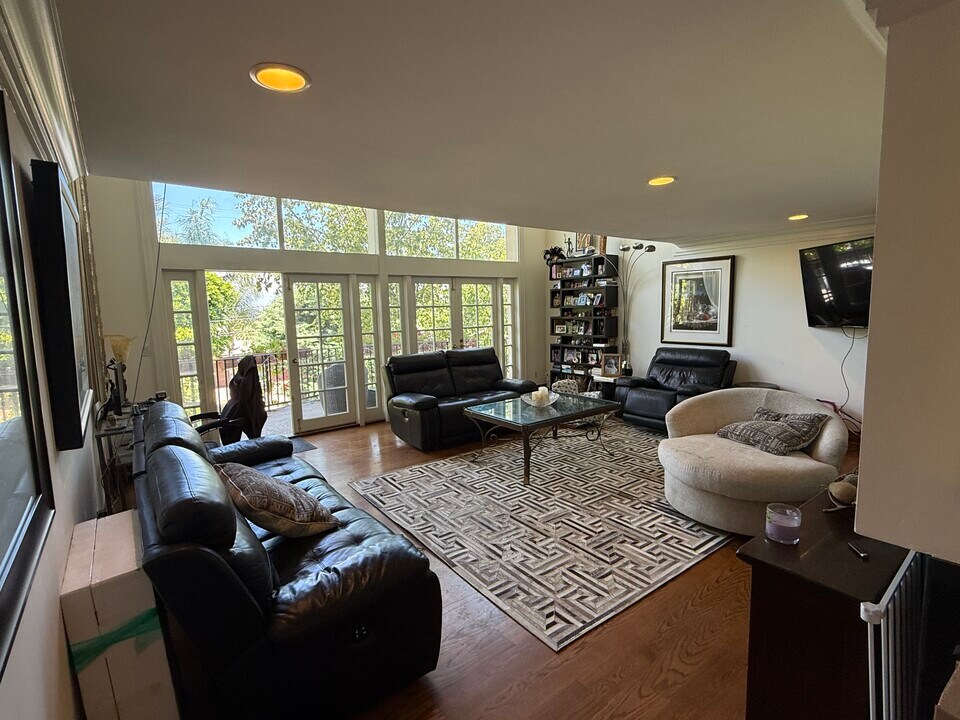 14844 Valley Vista Blvd in Los Angeles, CA - Building Photo
