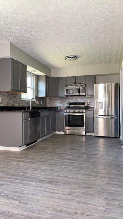 3828 Longton Dr in Columbus, OH - Building Photo