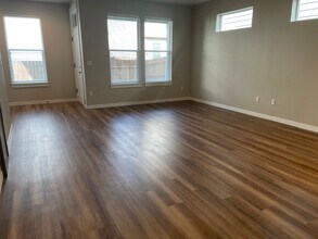 7104 S 13th St in Ridgefield, WA - Building Photo - Building Photo