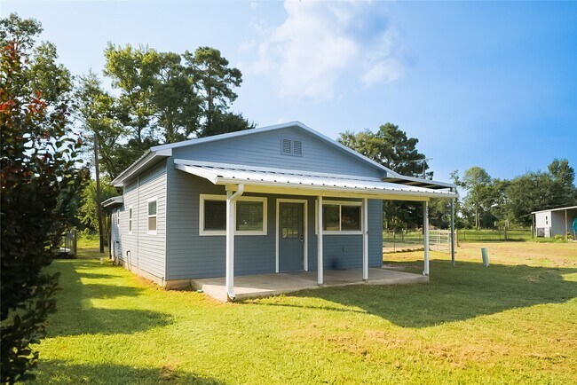 200 Ritchey Rd in Coldspring, TX - Building Photo - Building Photo