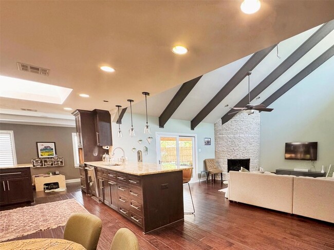 4803 Woodside Dr in Austin, TX - Building Photo - Building Photo