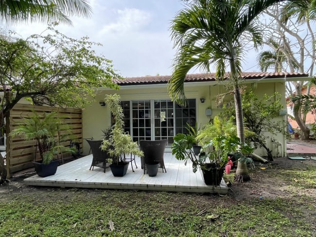 266 NE Wavecrest Way in Boca Raton, FL - Building Photo - Building Photo