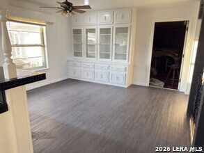 400 W Villaret Blvd in San Antonio, TX - Building Photo - Building Photo