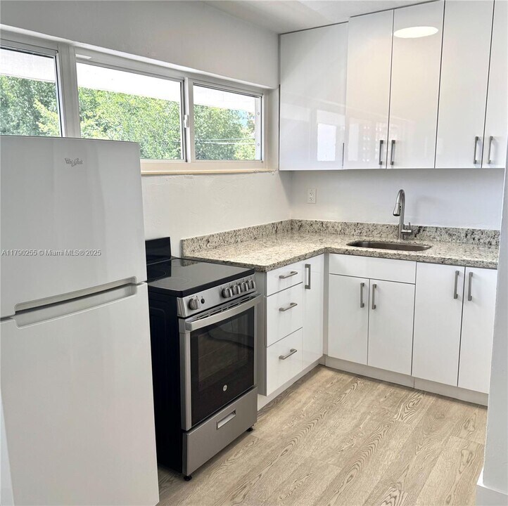 100 Madeira Ave in Coral Gables, FL - Building Photo