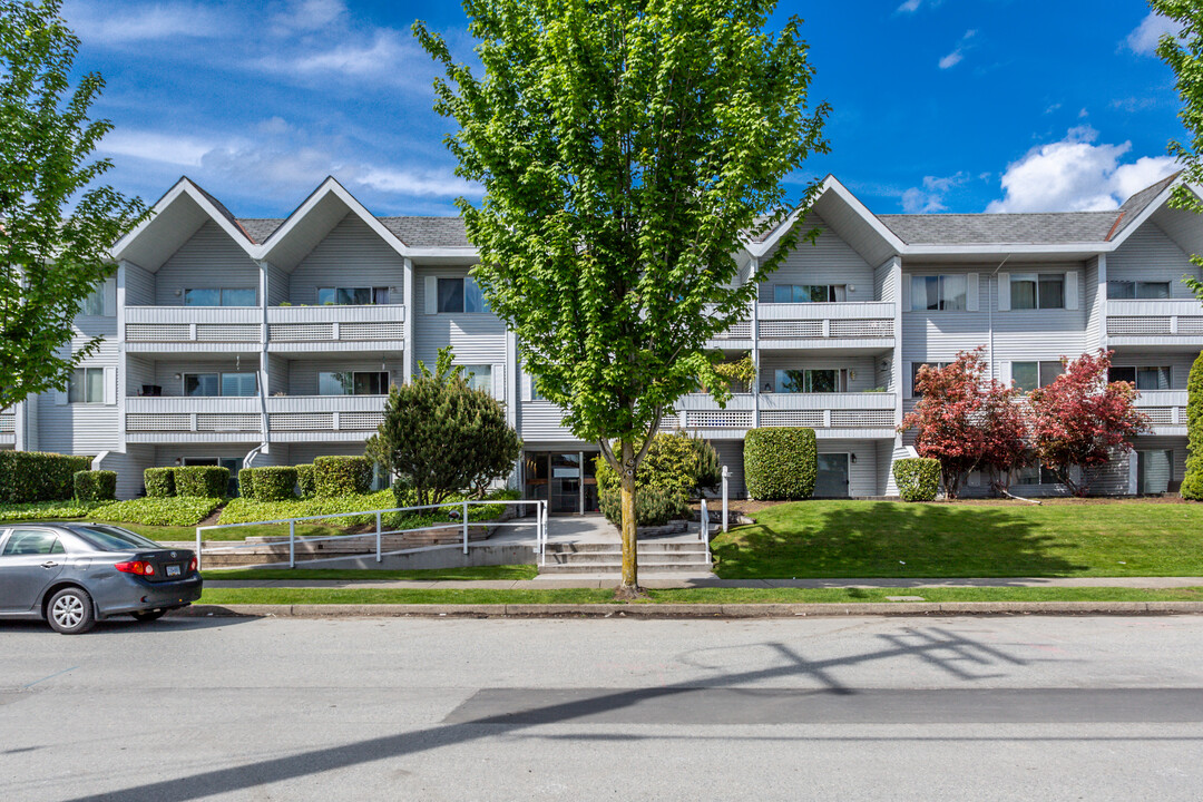 Suffolk Manor in Port Coquitlam, BC - Building Photo